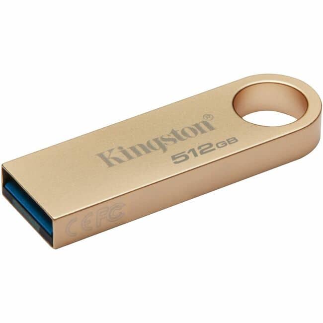 Kingston DataTraveler SE9 G3 flash drive connected to a laptop